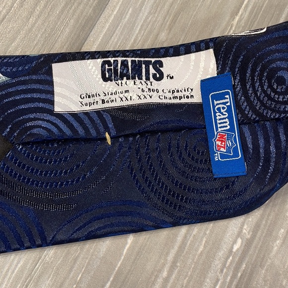 New York Giants Tie - Picture 2 of 3